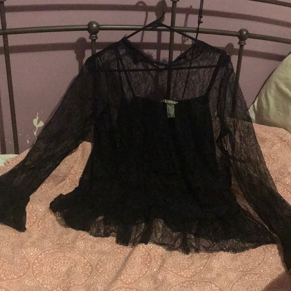 Round neck, lace top
